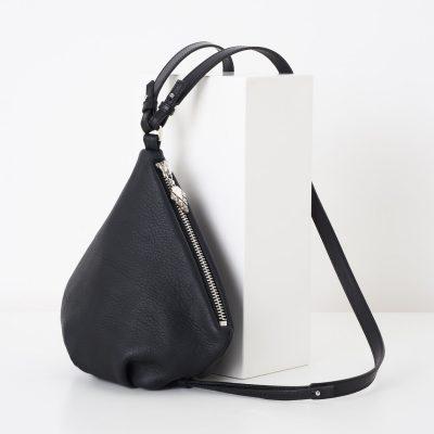 lovia_käpy_black_backpack